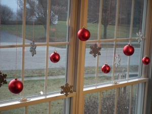 Ý tưởng trang trí cửa sổ đón Noel cực dễ làm
